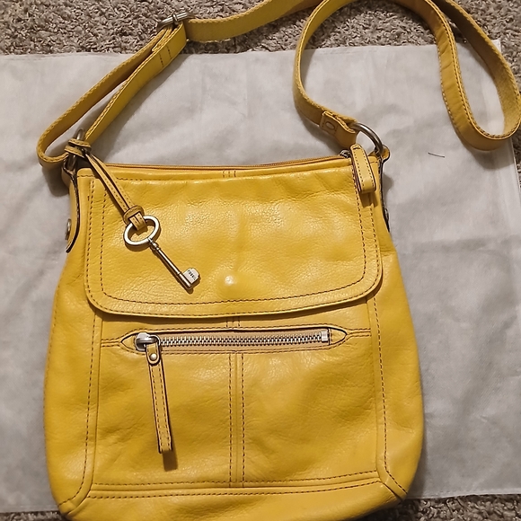 Fossil Yellow Leather Crossbody Bag Key Charm Zip Pockets - Picture 2 of 7